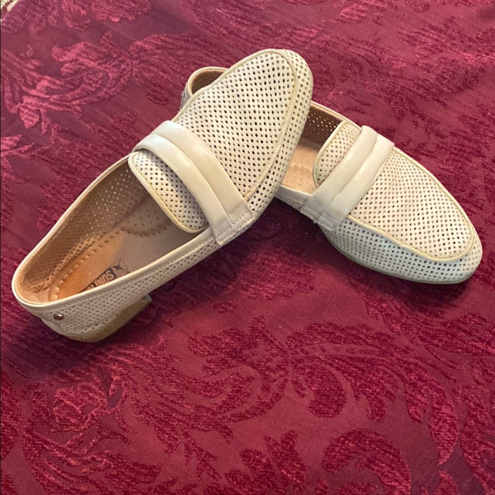 PIKOLINOS Cream Flats with Perforated Design